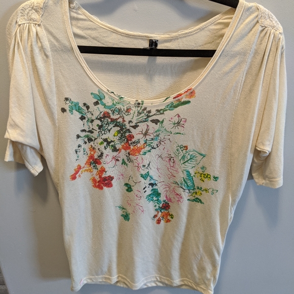 Free People Tops - ❤️3/$30❤️ Free People floral swoop neck top Small